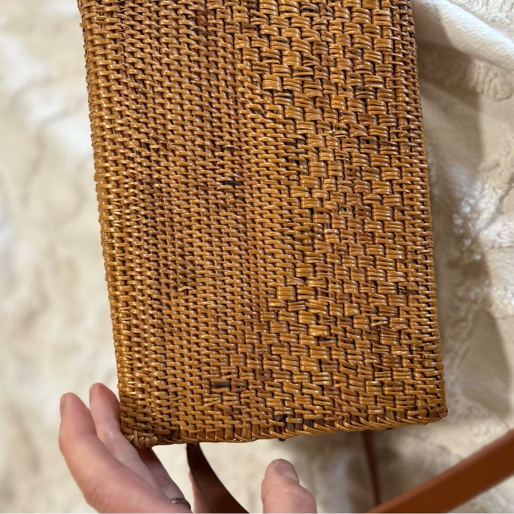 Vintage NORDSTROM wicker basket handbag with a magnetic closure. - Picture 6 of 11